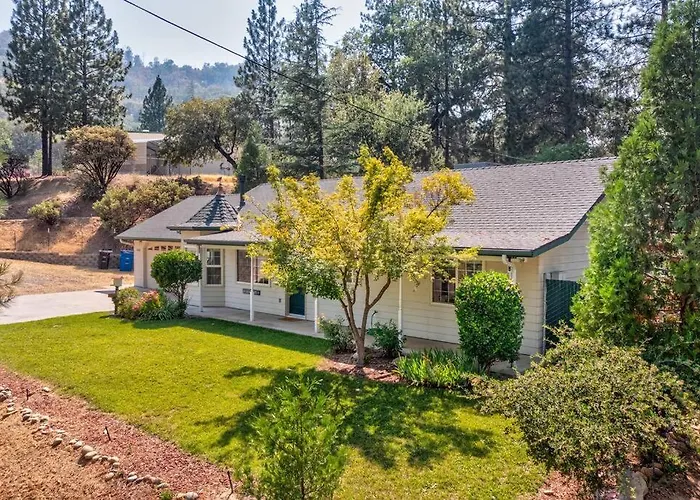 Acorn House - Charming House In Green Heaven With Pool Table With Lovely Backyard