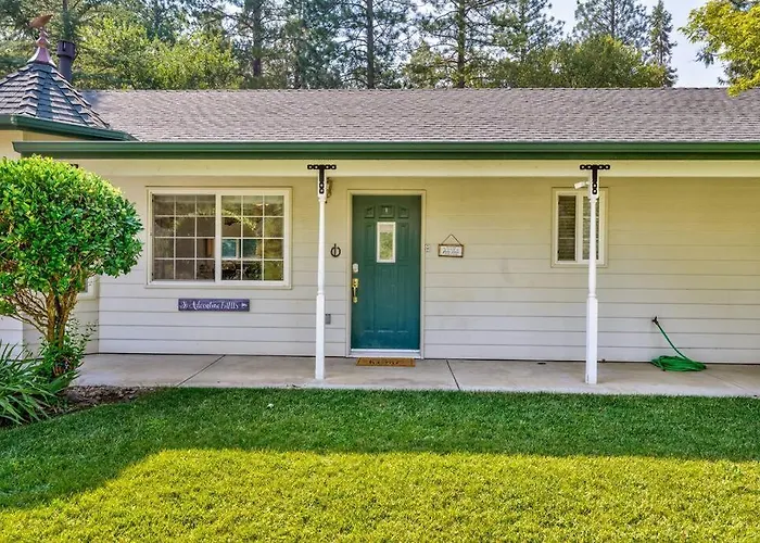 Acorn House - Charming House In Green Heaven With Pool Table With Lovely Backyard