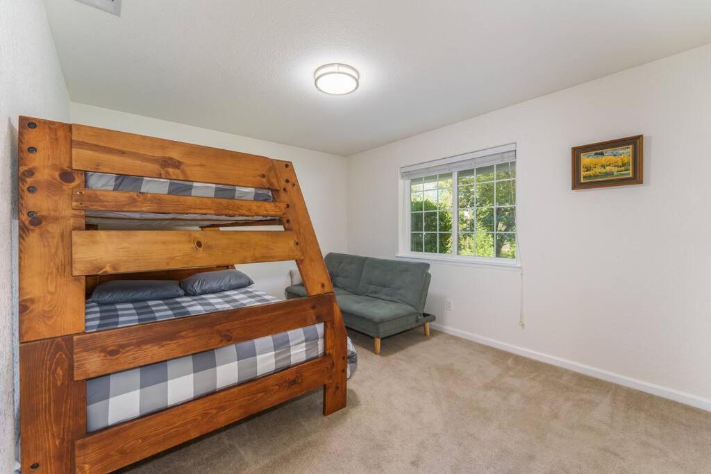 Holiday home Acorn House - Charming House In Heaven With Pool Table With Lovely Backyard *