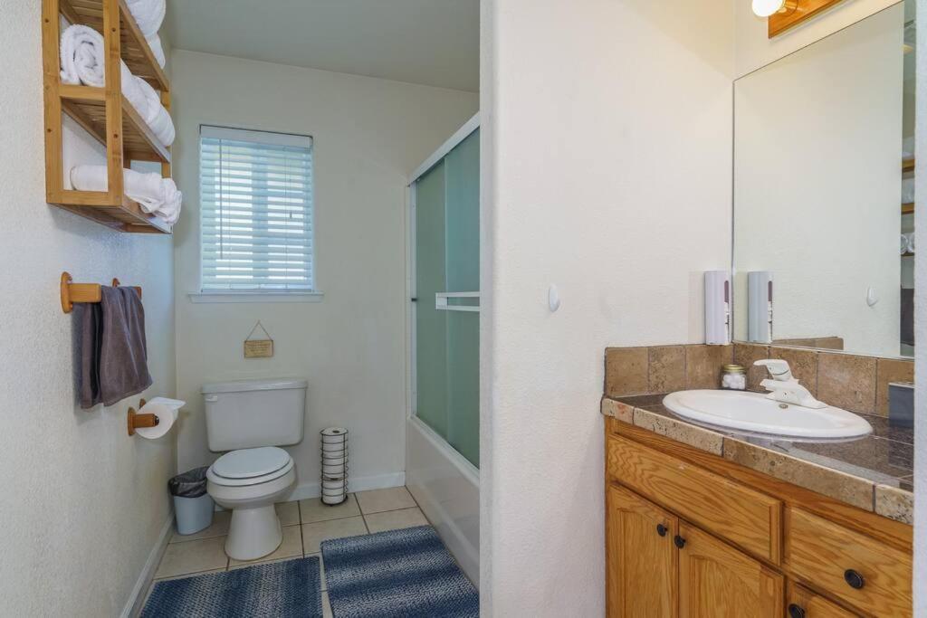 Holiday home Acorn House - Charming House In Heaven With Pool Table With Lovely Backyard