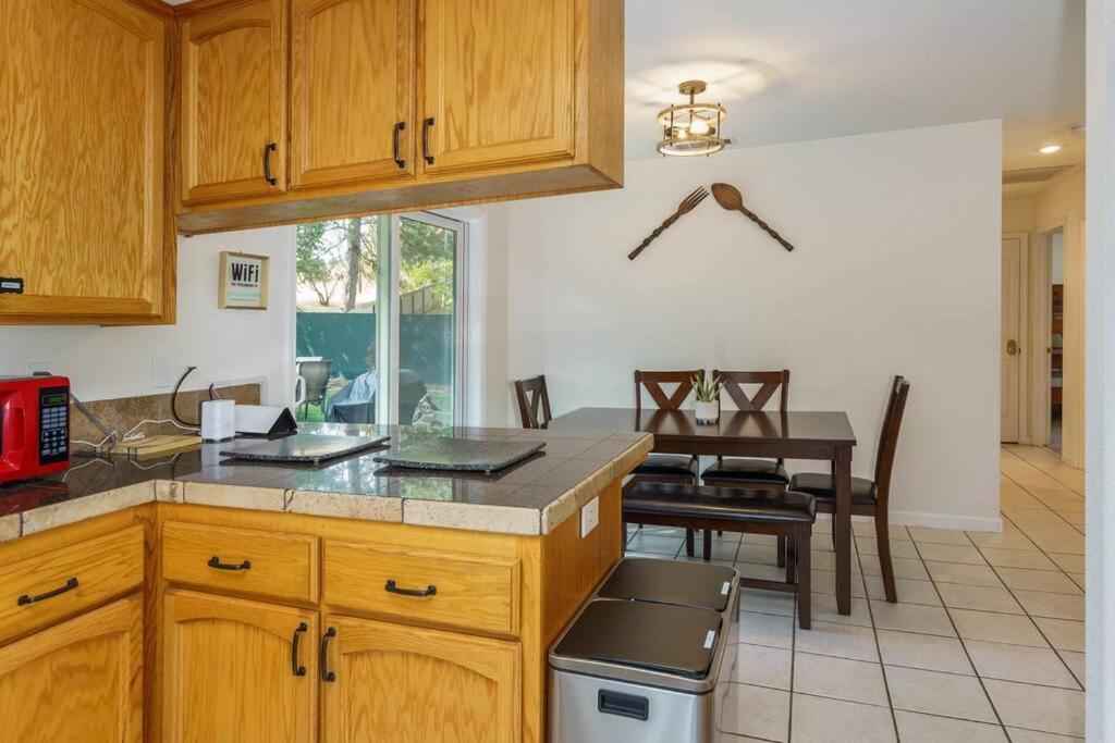Acorn House - Charming House In Heaven With Pool Table With Lovely Backyard Сasa de vacaciones Oakhurst