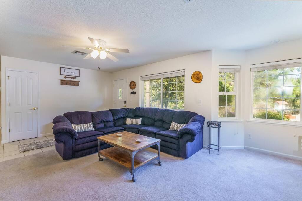 Acorn House - Charming House In Heaven With Pool Table With Lovely Backyard