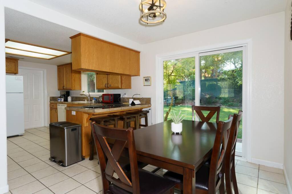 Acorn House - Charming House In Heaven With Pool Table With Lovely Backyard Сasa de vacaciones Oakhurst