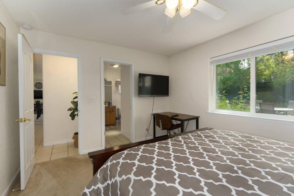 Holiday home Acorn House - Charming House In Heaven With Pool Table With Lovely Backyard
